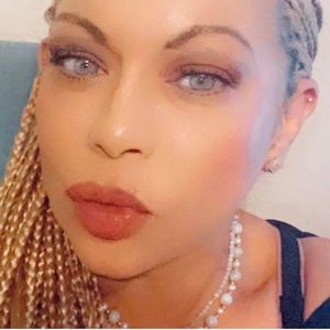 Meet your Posher, Gabriela